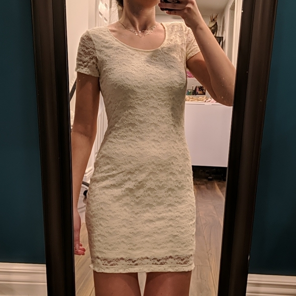 Lace Dress - Picture 3 of 9